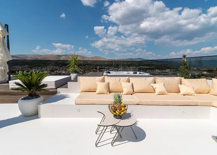 Luxury Hills * Traù