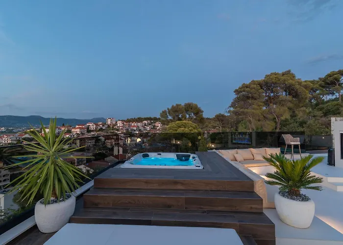 Luxury Hills *