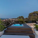 Luxury Hills *