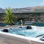 Luxury Hills *