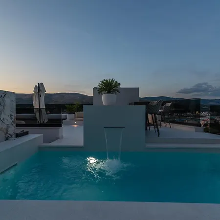 Luxury Hills *