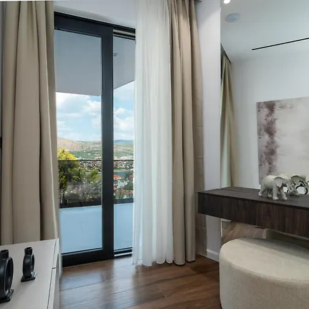 Luxury Hills