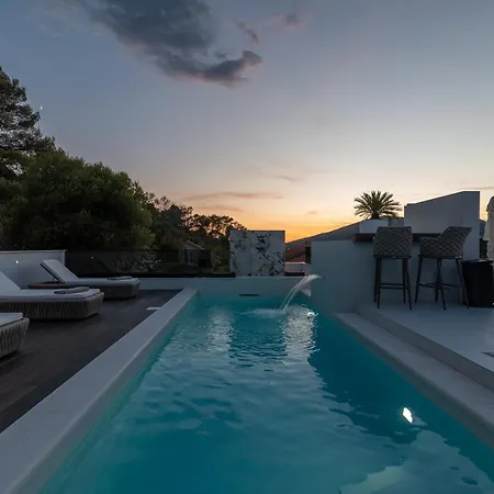 Luxury Hills *