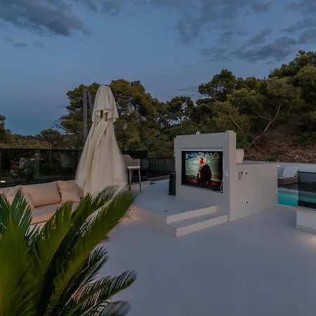 Luxury Hills ヴィラ *