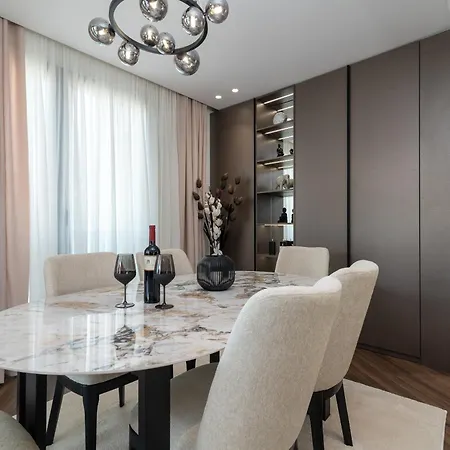 ヴィラ Luxury Hills