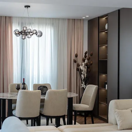 Luxury Hills トロギール