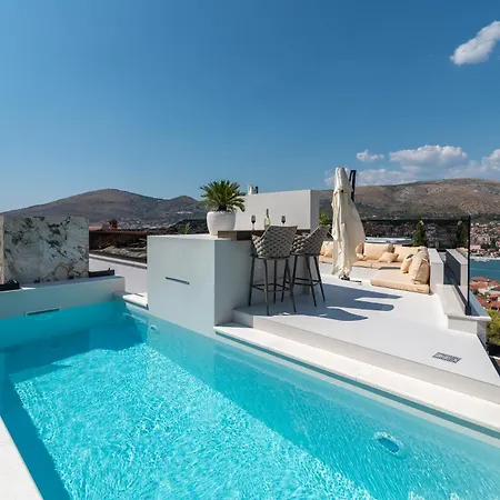 ヴィラ Luxury Hills