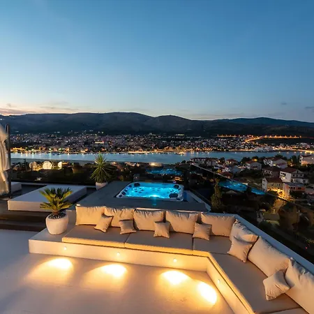 Luxury Hills ヴィラ