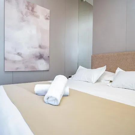 Luxury Hills トロギール