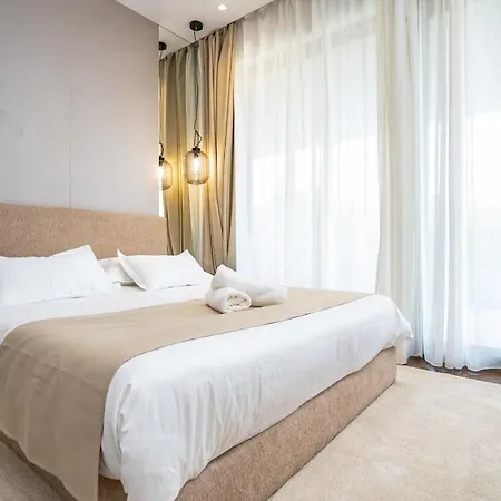 Luxury Hills ヴィラ