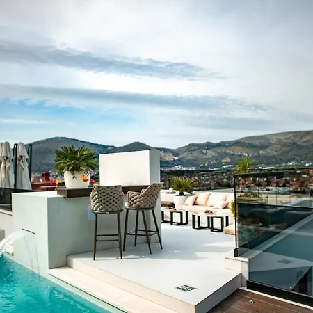 Luxury Hills ヴィラ