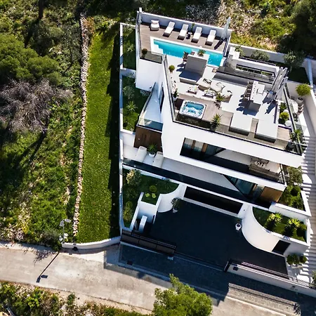 Luxury Hills ヴィラ トロギール