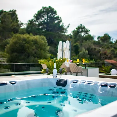 Luxury Hills ヴィラ