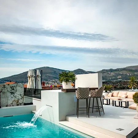 ヴィラ Luxury Hills トロギール