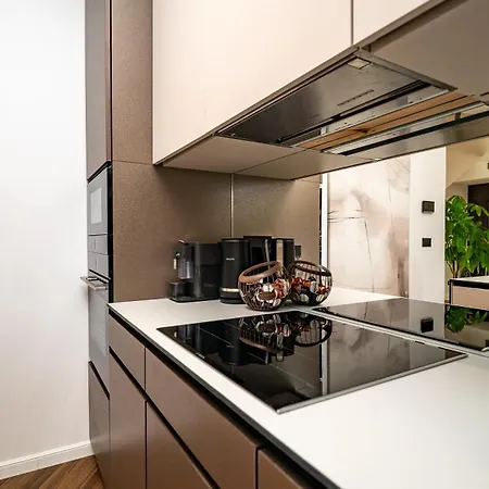 Luxury Hills * トロギール