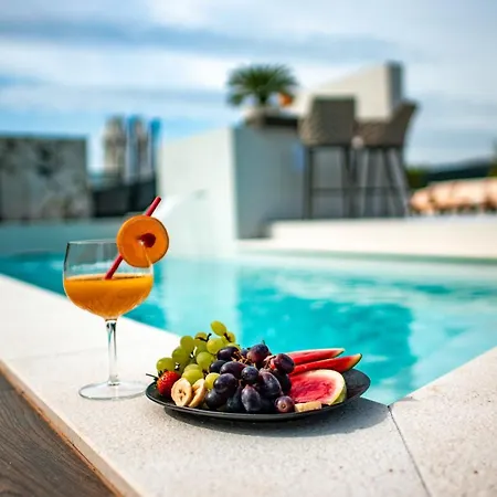 Luxury Hills ヴィラ