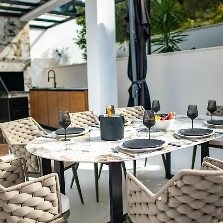 ヴィラ Luxury Hills *