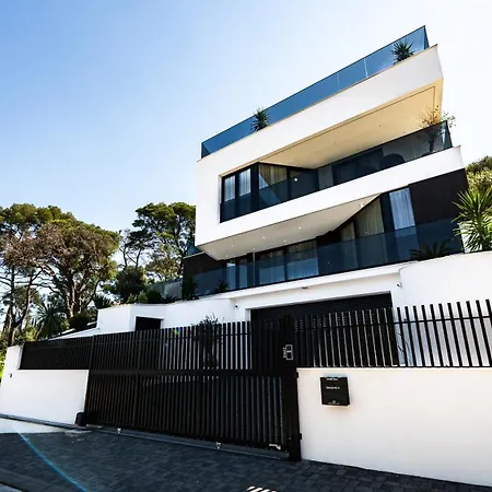 Luxury Hills ヴィラ