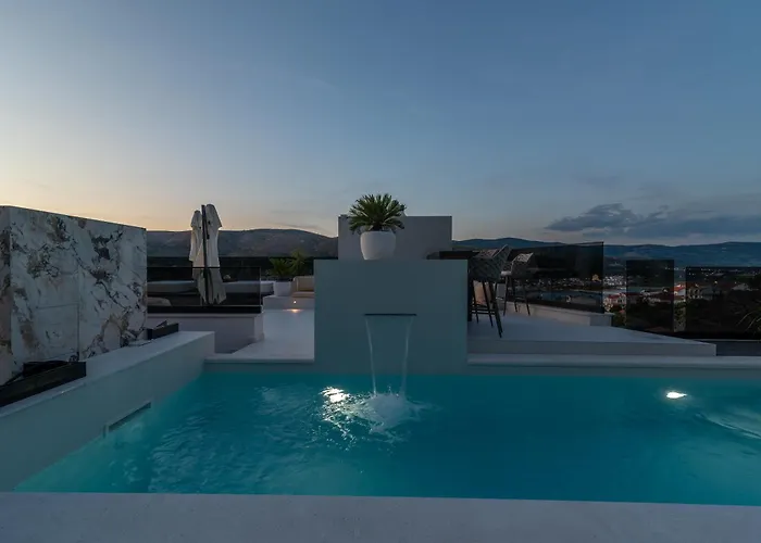 Luxury Hills *