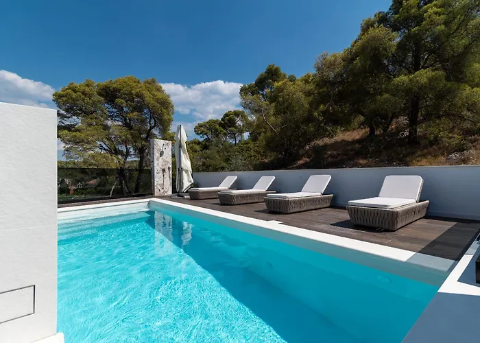 Luxury Hills *
