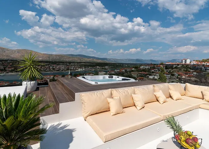 Luxury Hills Villa *
