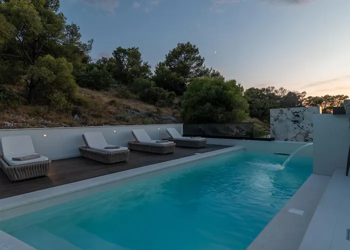 Luxury Hills *