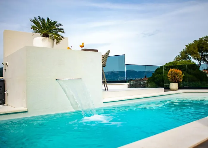 Luxury Hills Villa *